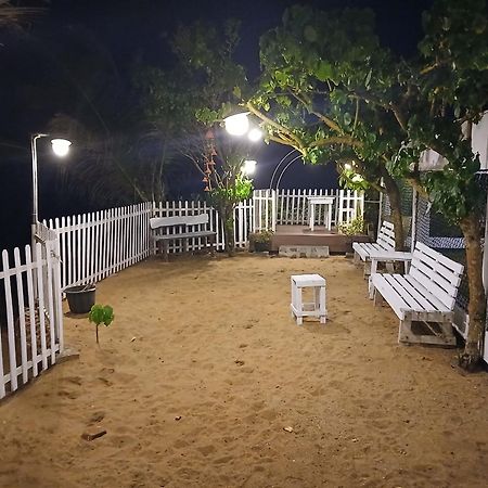 Ashen'S Beach House Boossa Bagian luar foto
