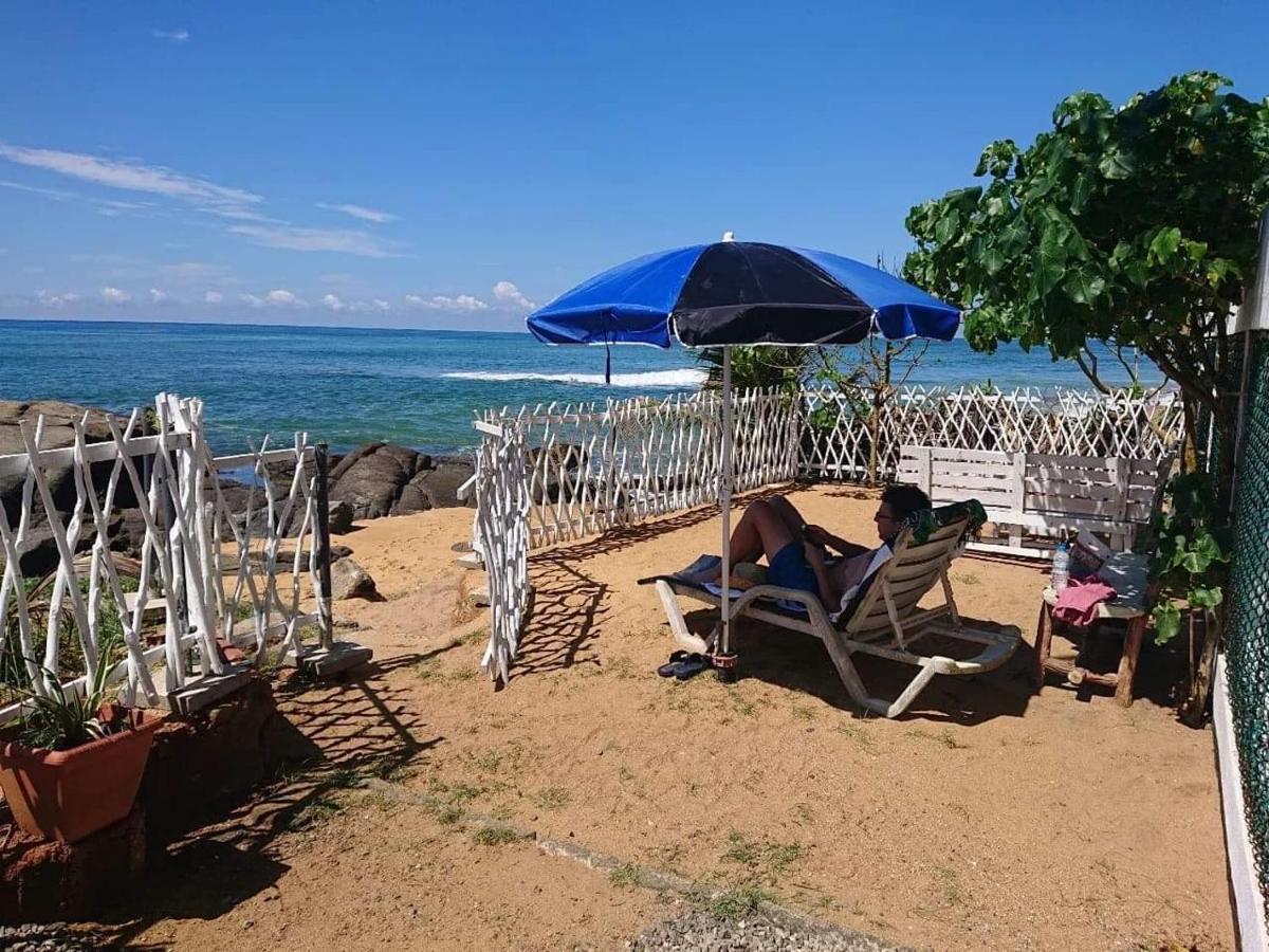 Ashen'S Beach House Boossa Bagian luar foto