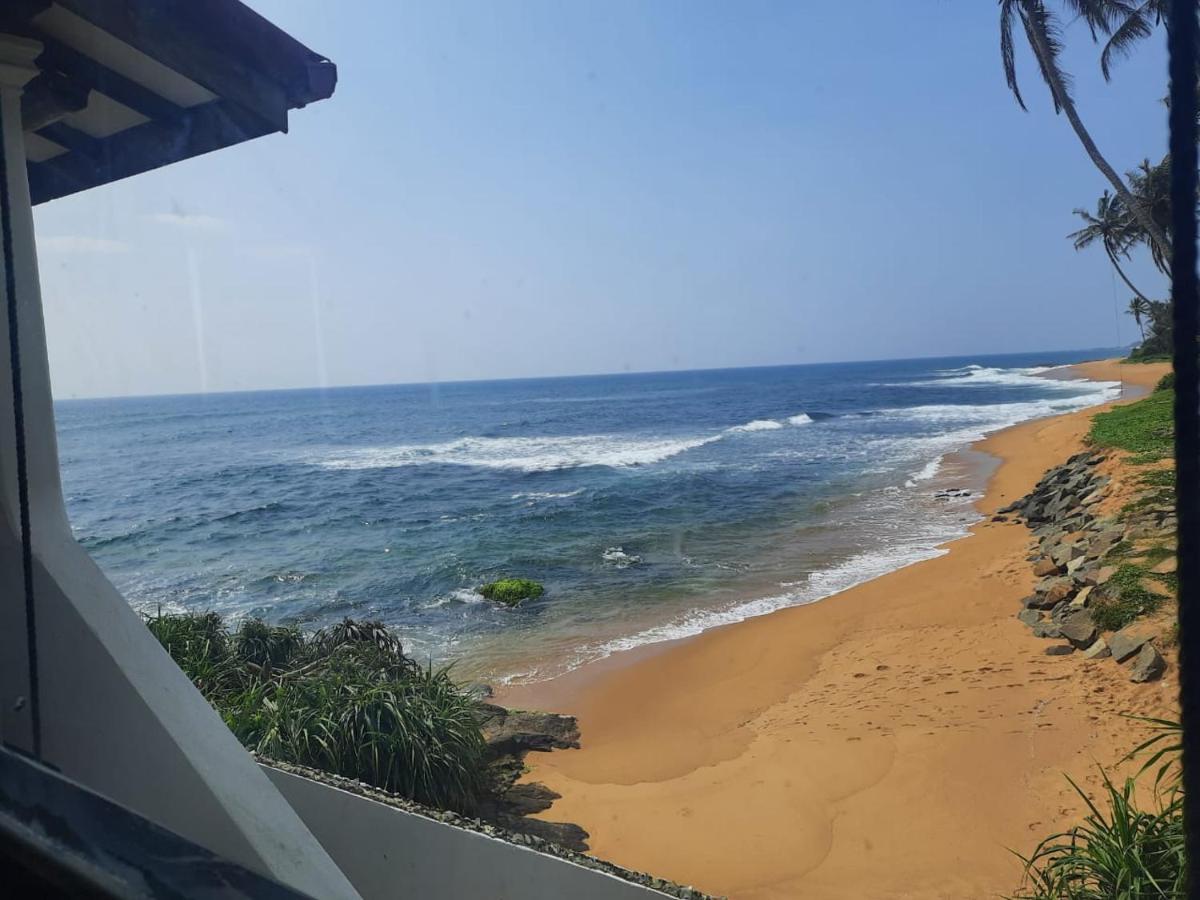Ashen'S Beach House Boossa Bagian luar foto
