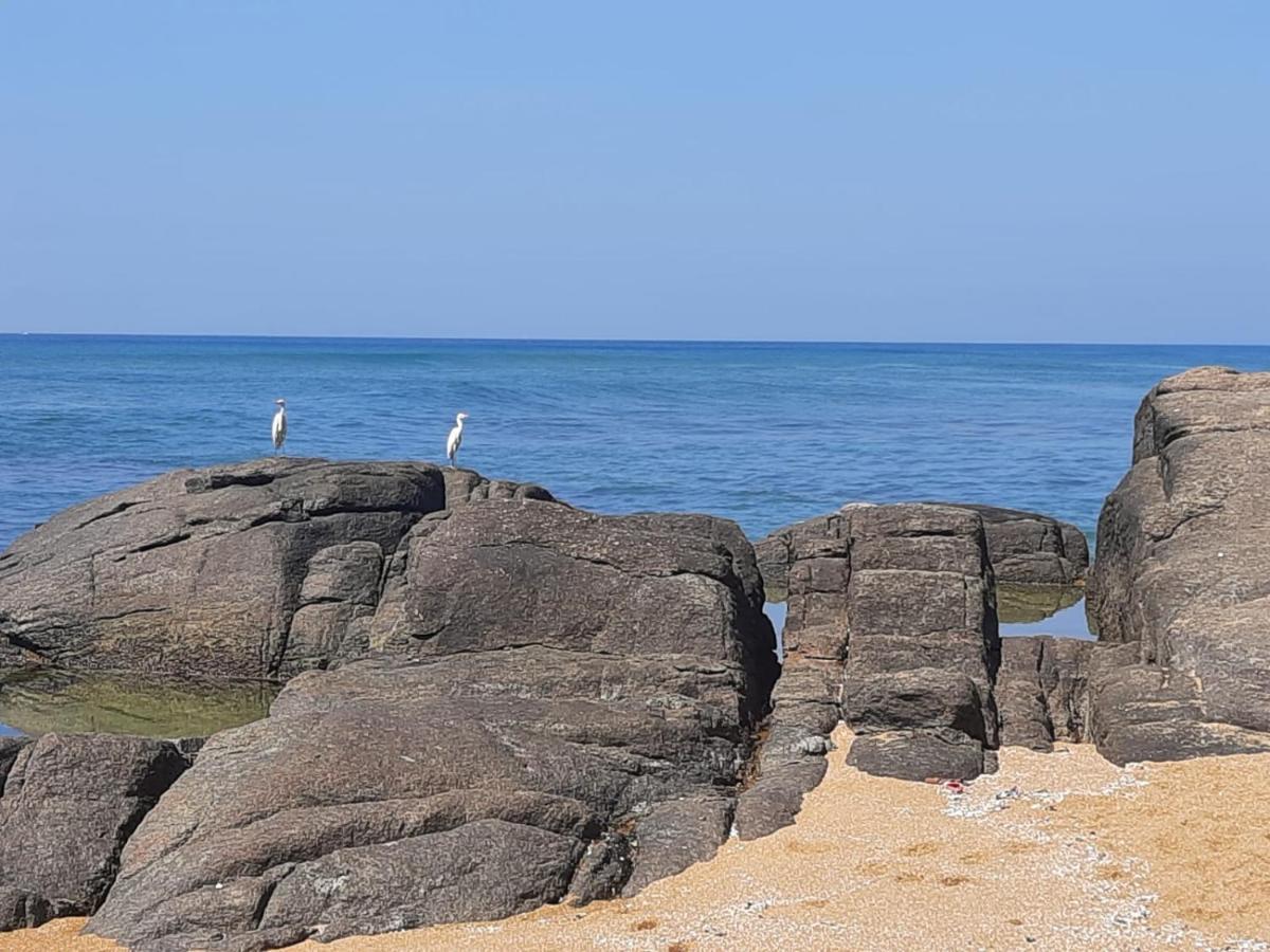 Ashen'S Beach House Boossa Bagian luar foto