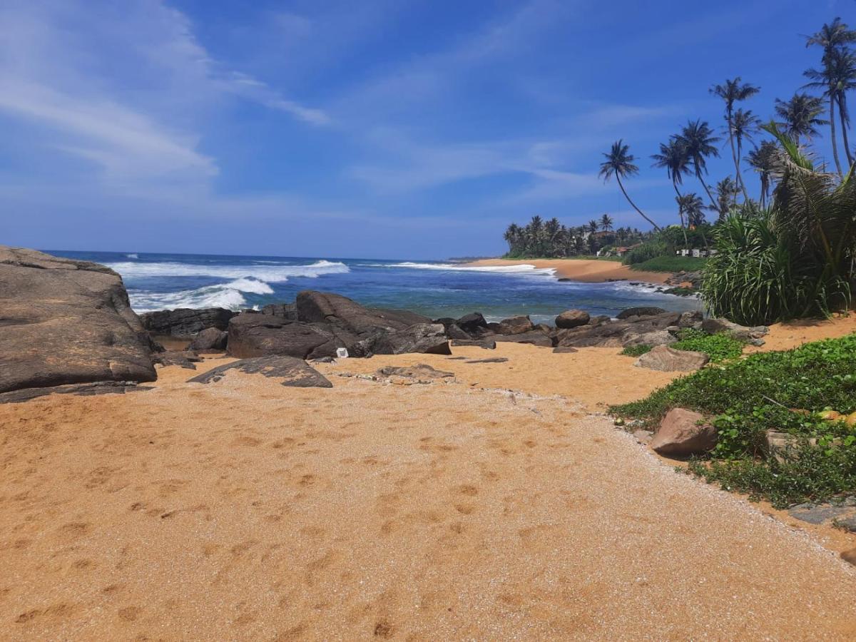 Ashen'S Beach House Boossa Bagian luar foto