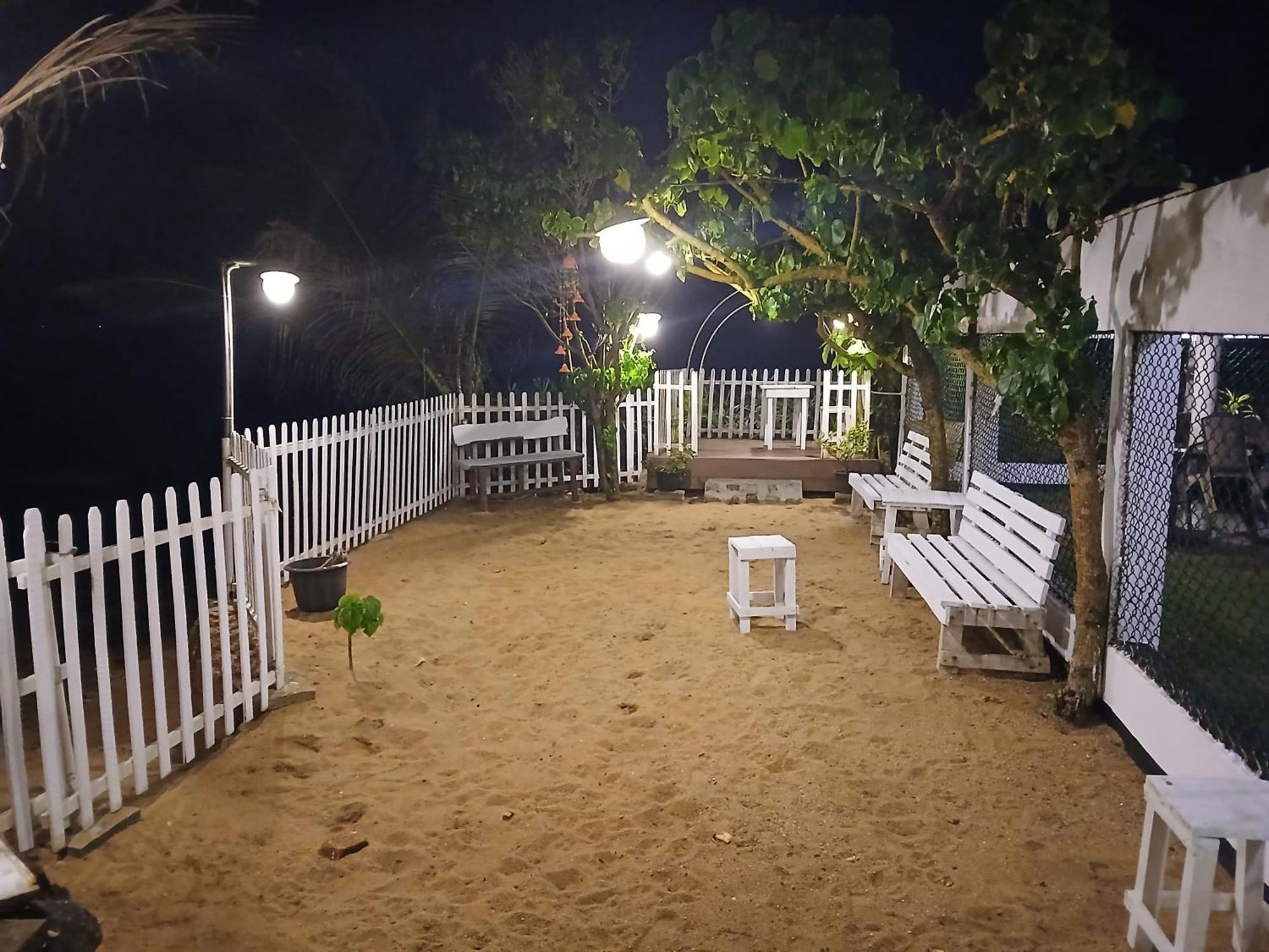 Ashen'S Beach House Boossa Bagian luar foto