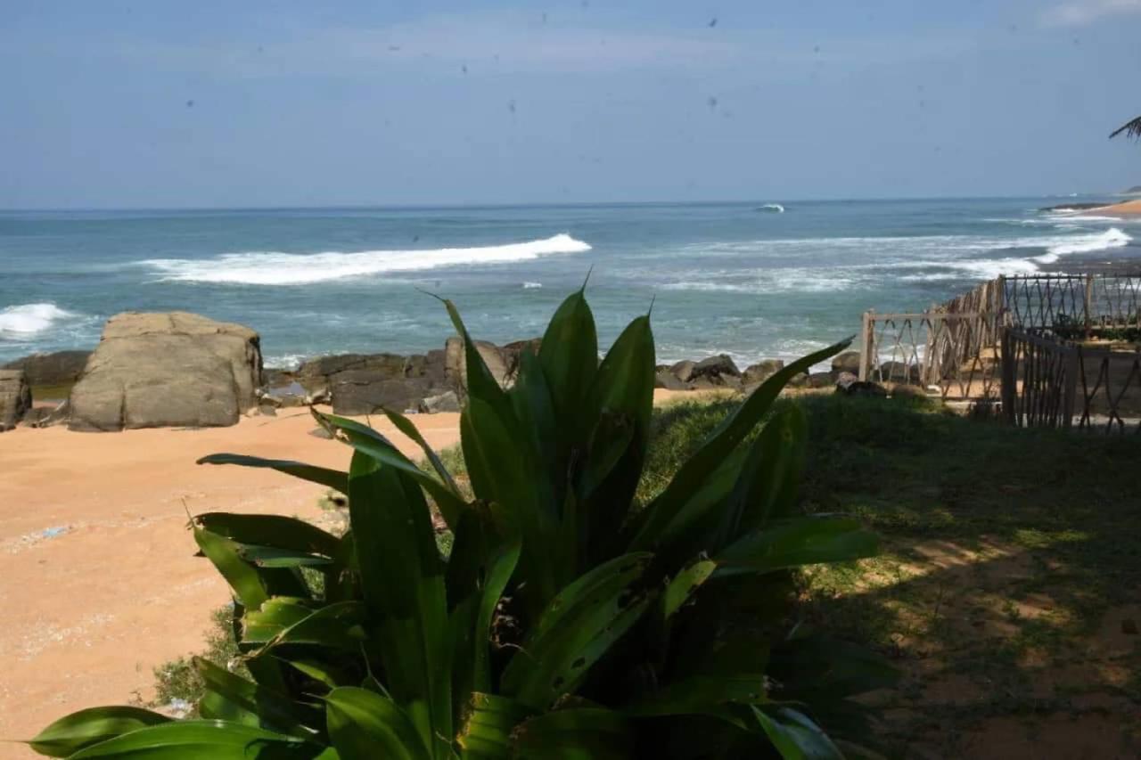 Ashen'S Beach House Boossa Bagian luar foto