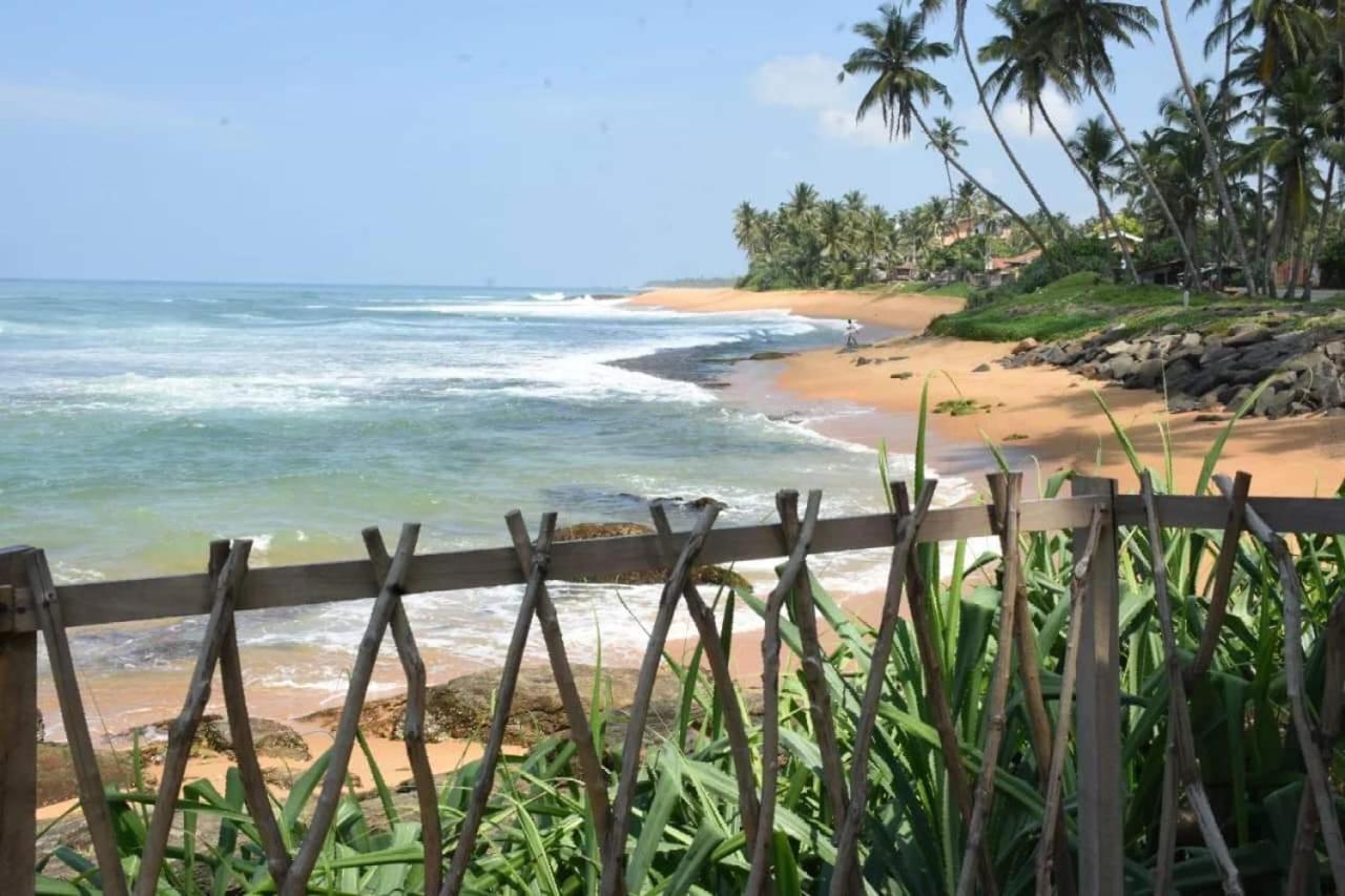 Ashen'S Beach House Boossa Bagian luar foto