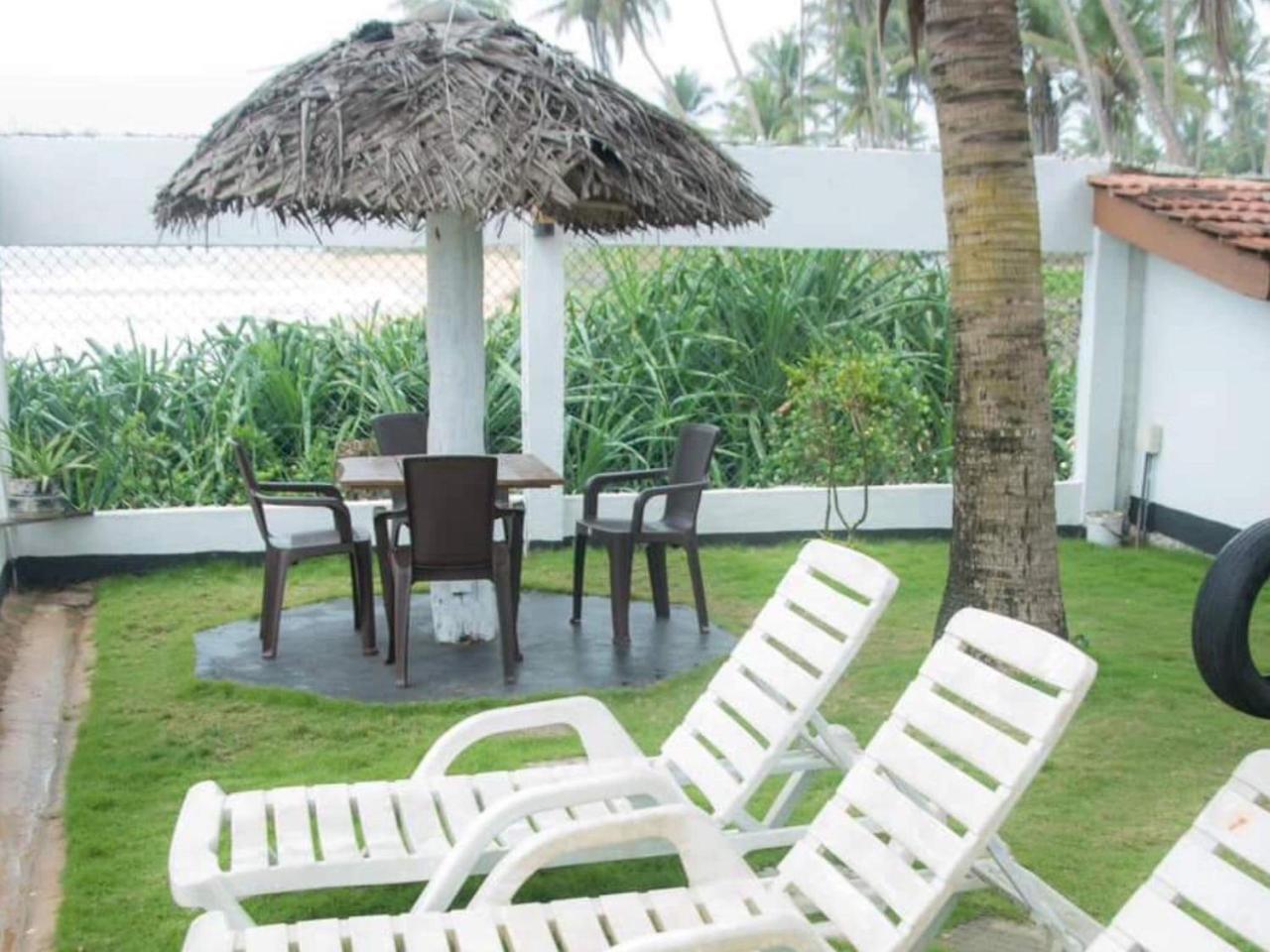 Ashen'S Beach House Boossa Bagian luar foto