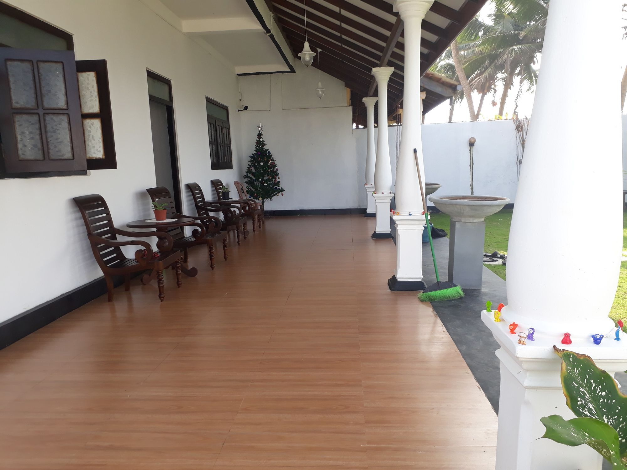 Ashen'S Beach House Boossa Bagian luar foto