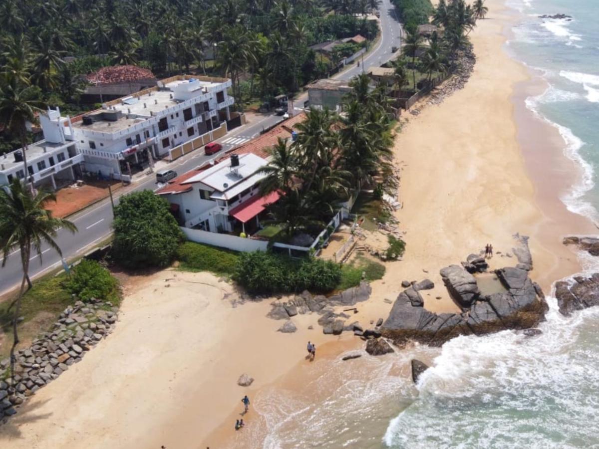Ashen'S Beach House Boossa Bagian luar foto